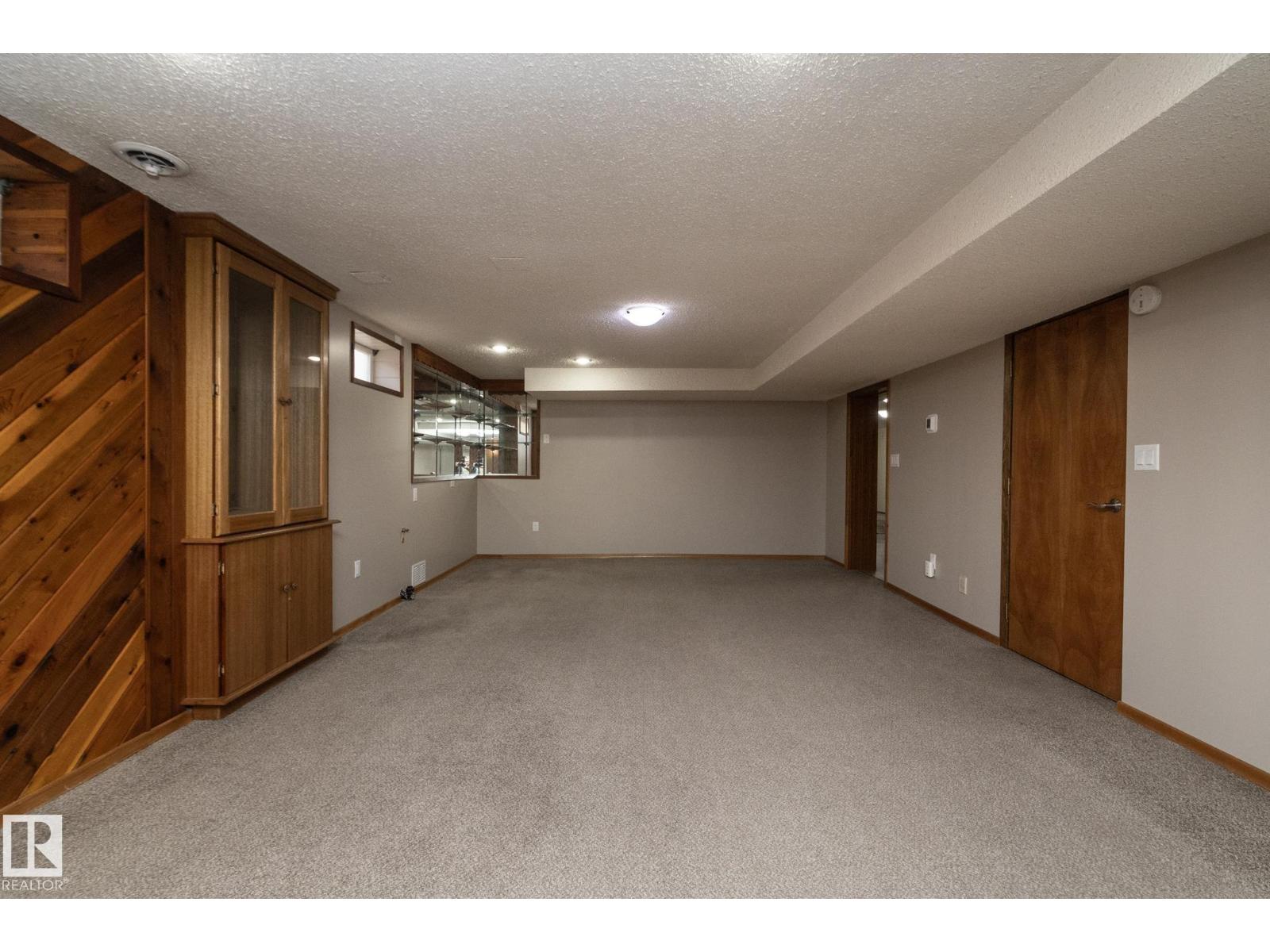 18412 82 AV NW