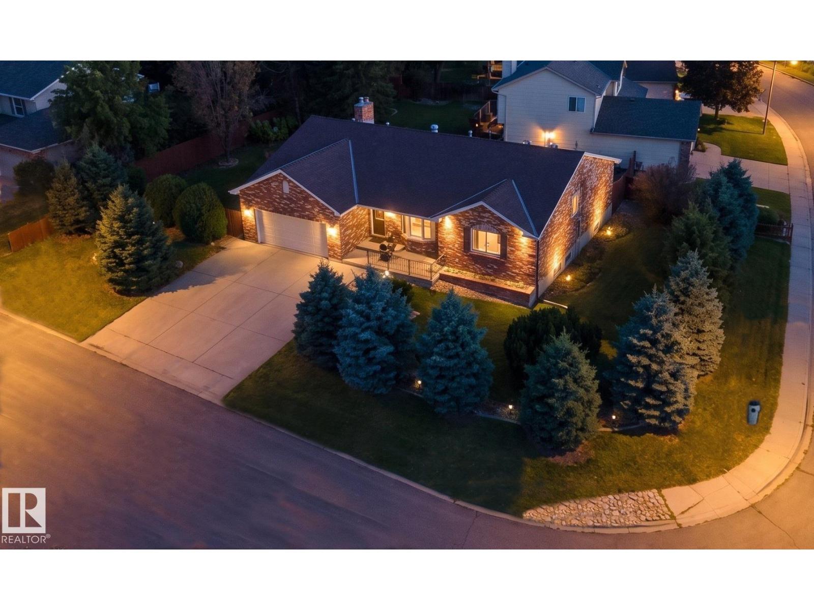 18412 82 AV NW