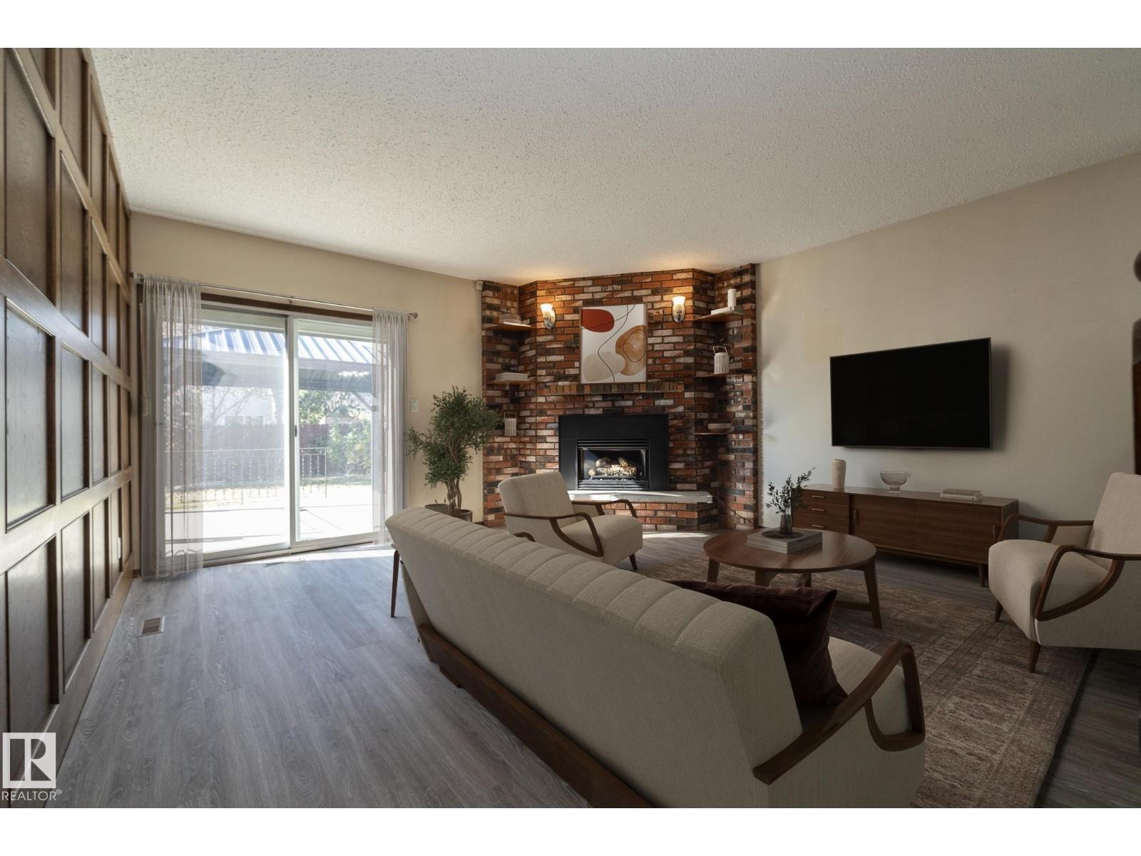 18412 82 AV NW
