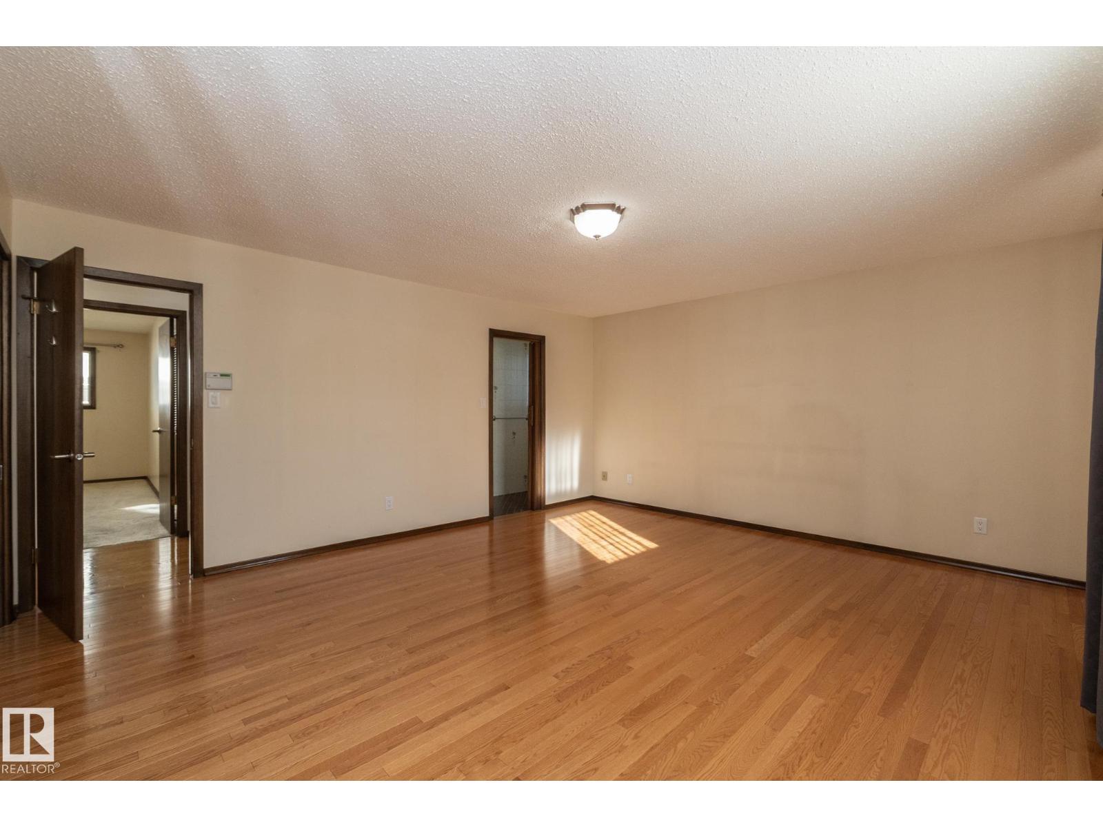 18412 82 AV NW