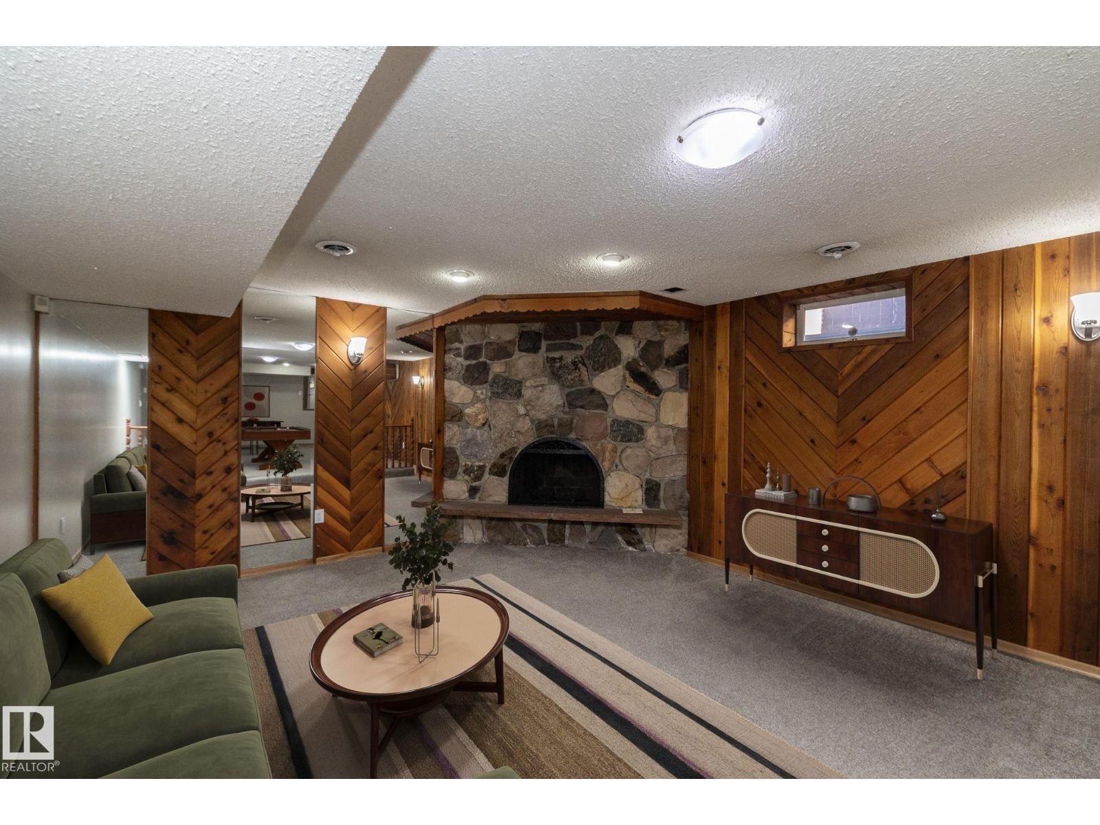 18412 82 AV NW