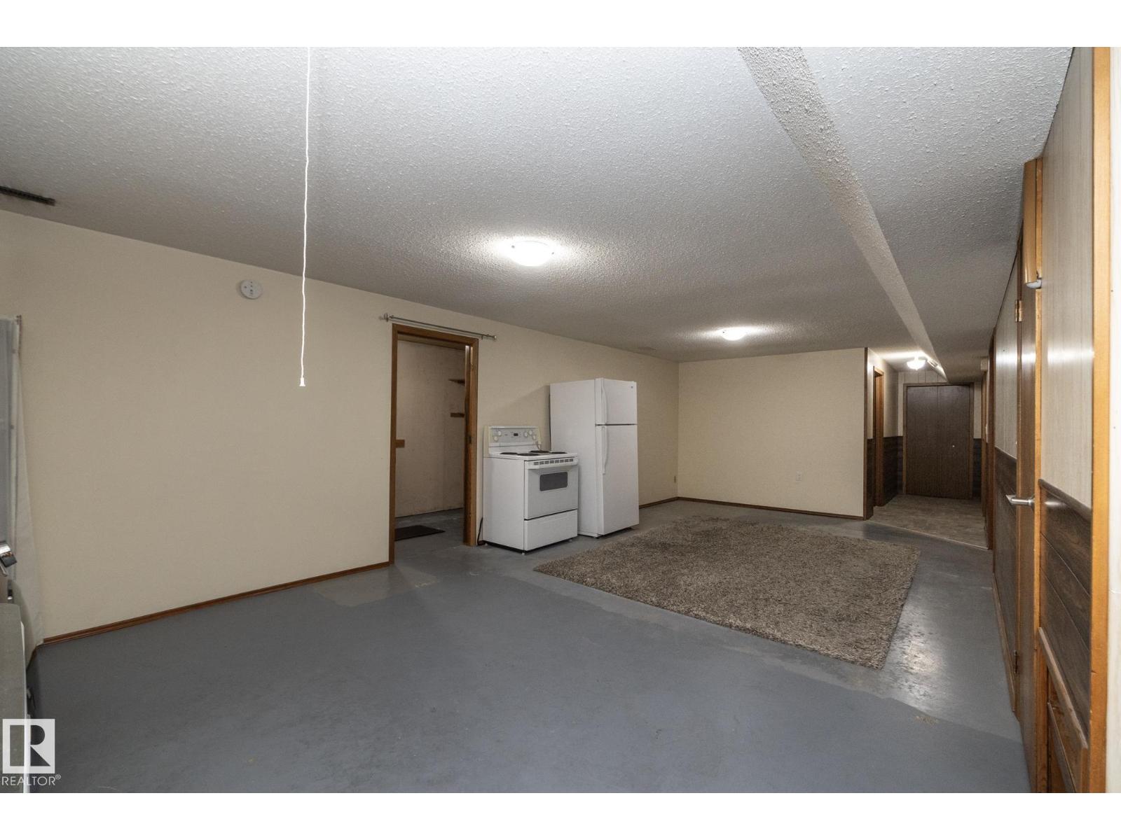 18412 82 AV NW