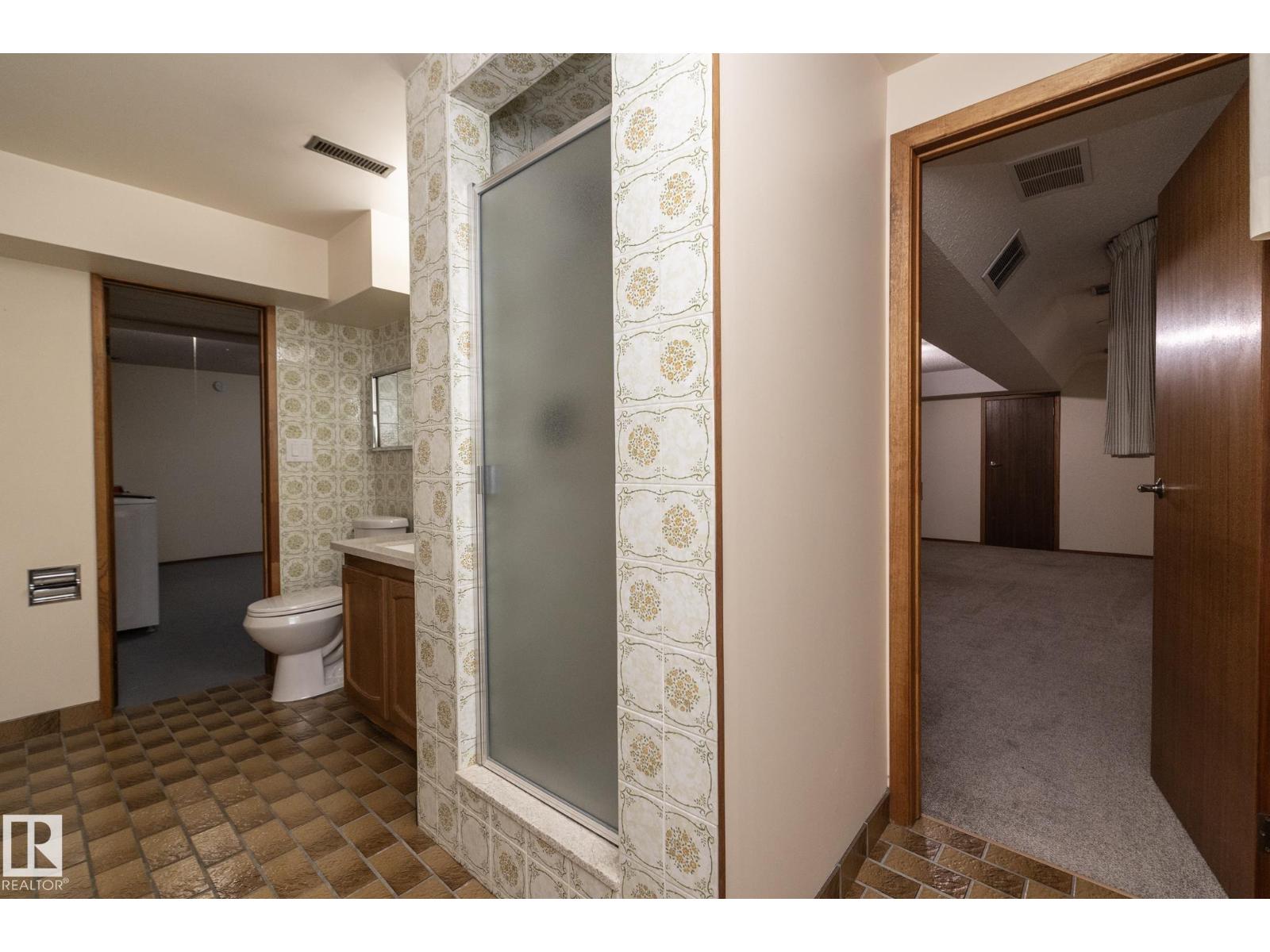 18412 82 AV NW