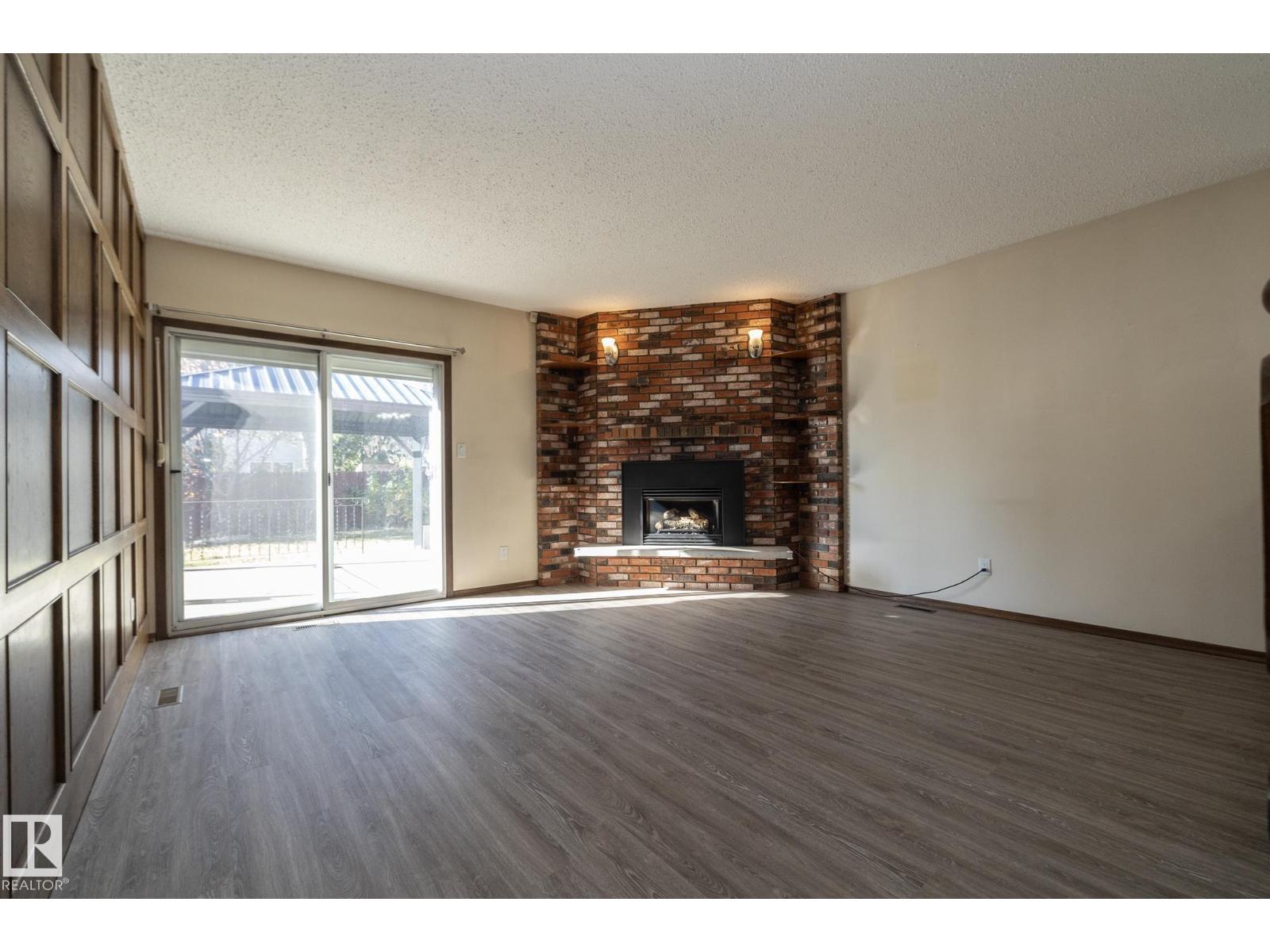 18412 82 AV NW