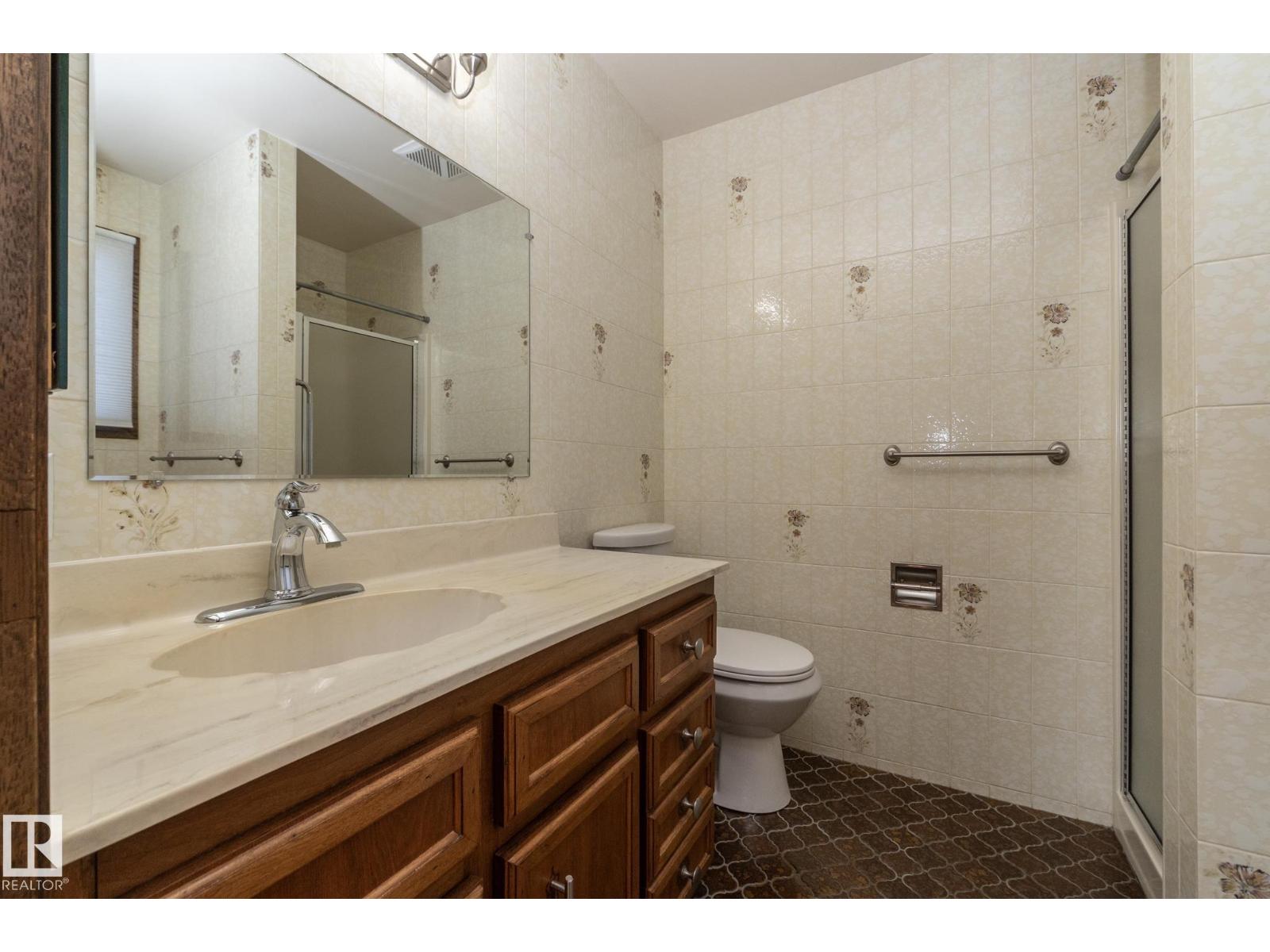 18412 82 AV NW