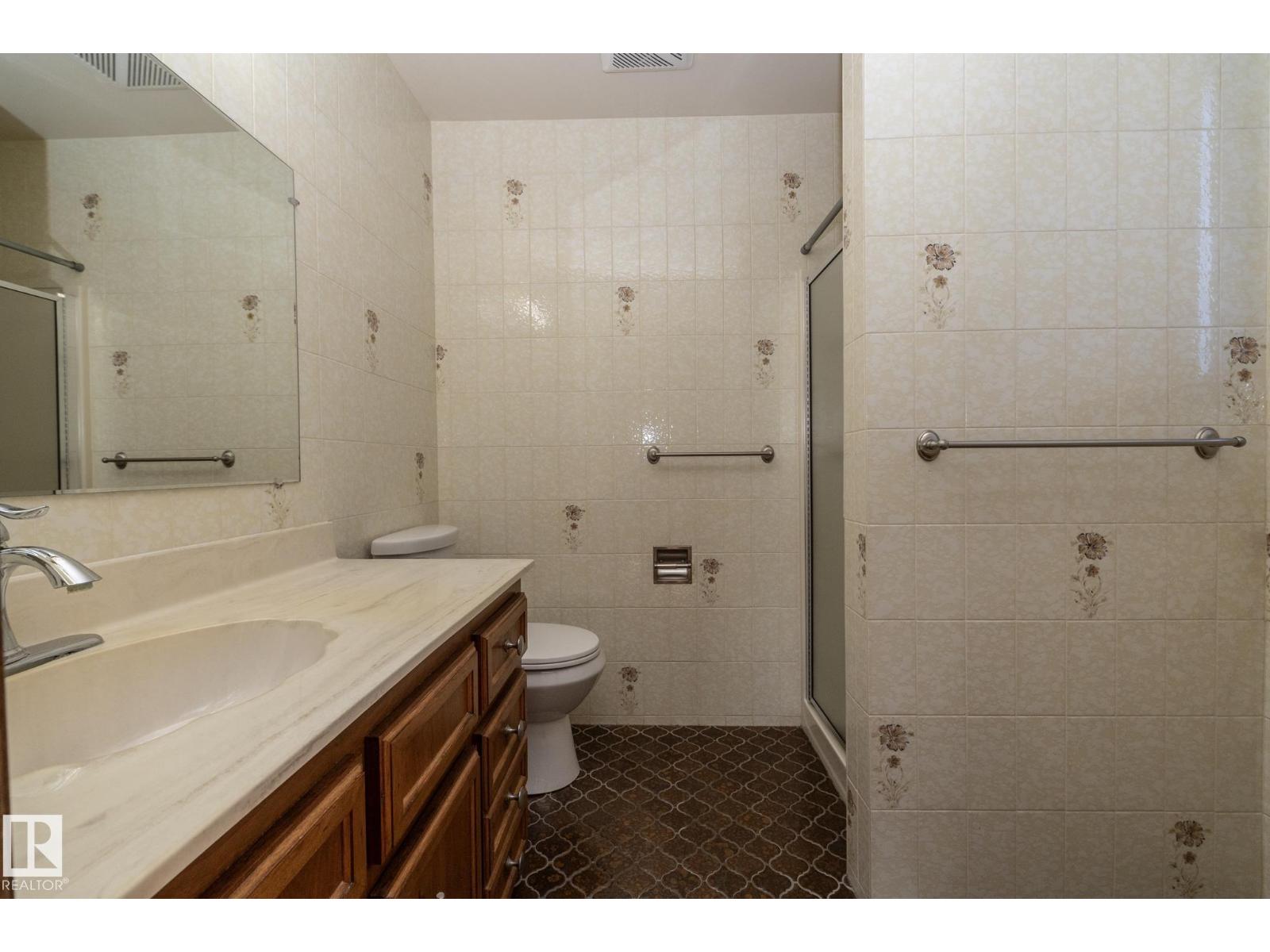 18412 82 AV NW