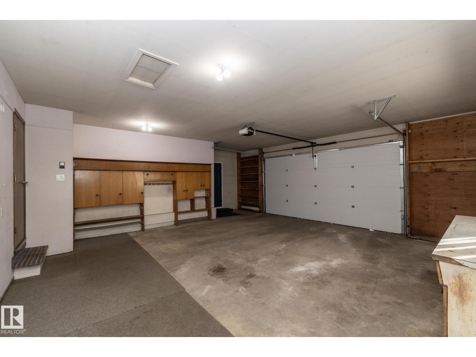 18412 82 AV NW