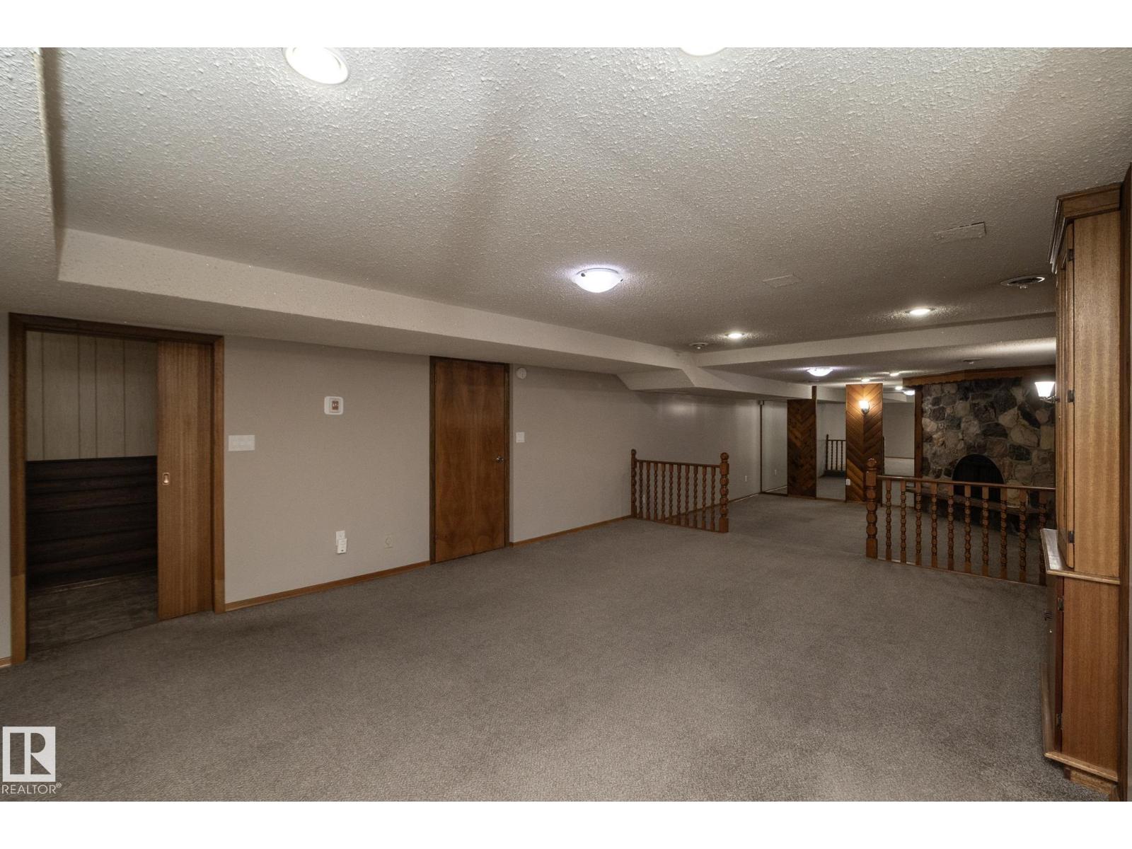 18412 82 AV NW
