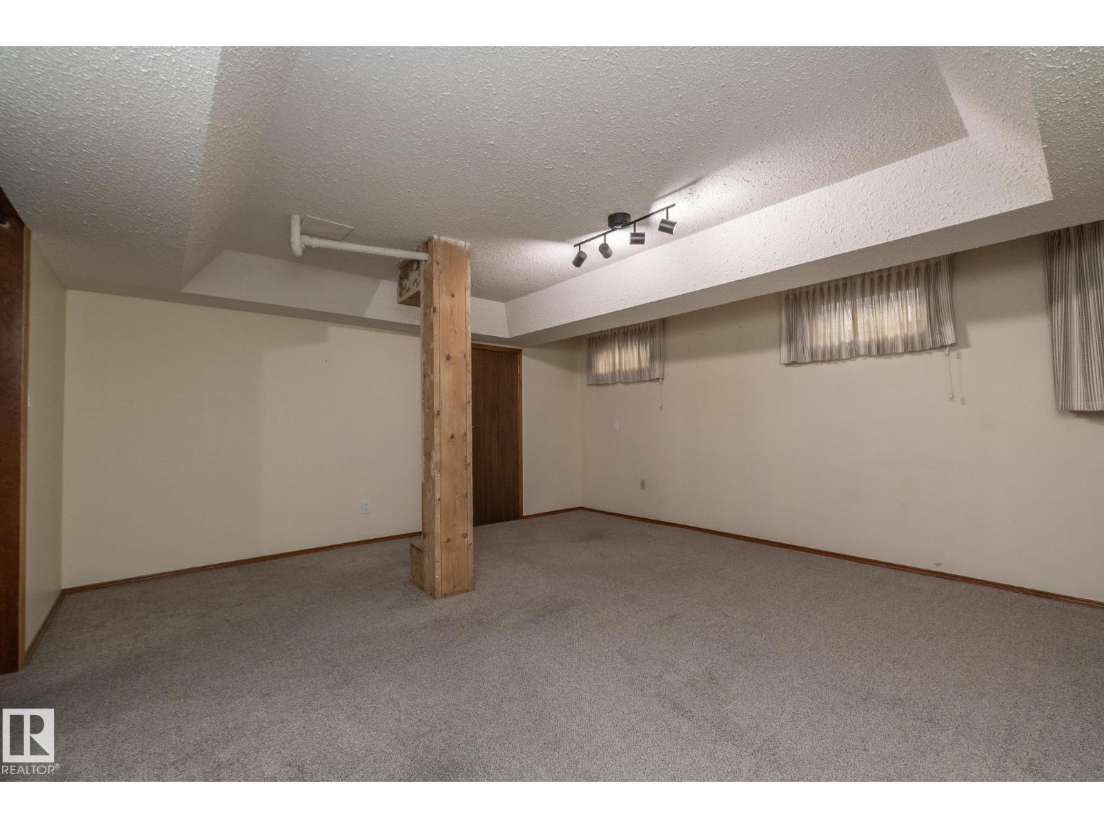 18412 82 AV NW