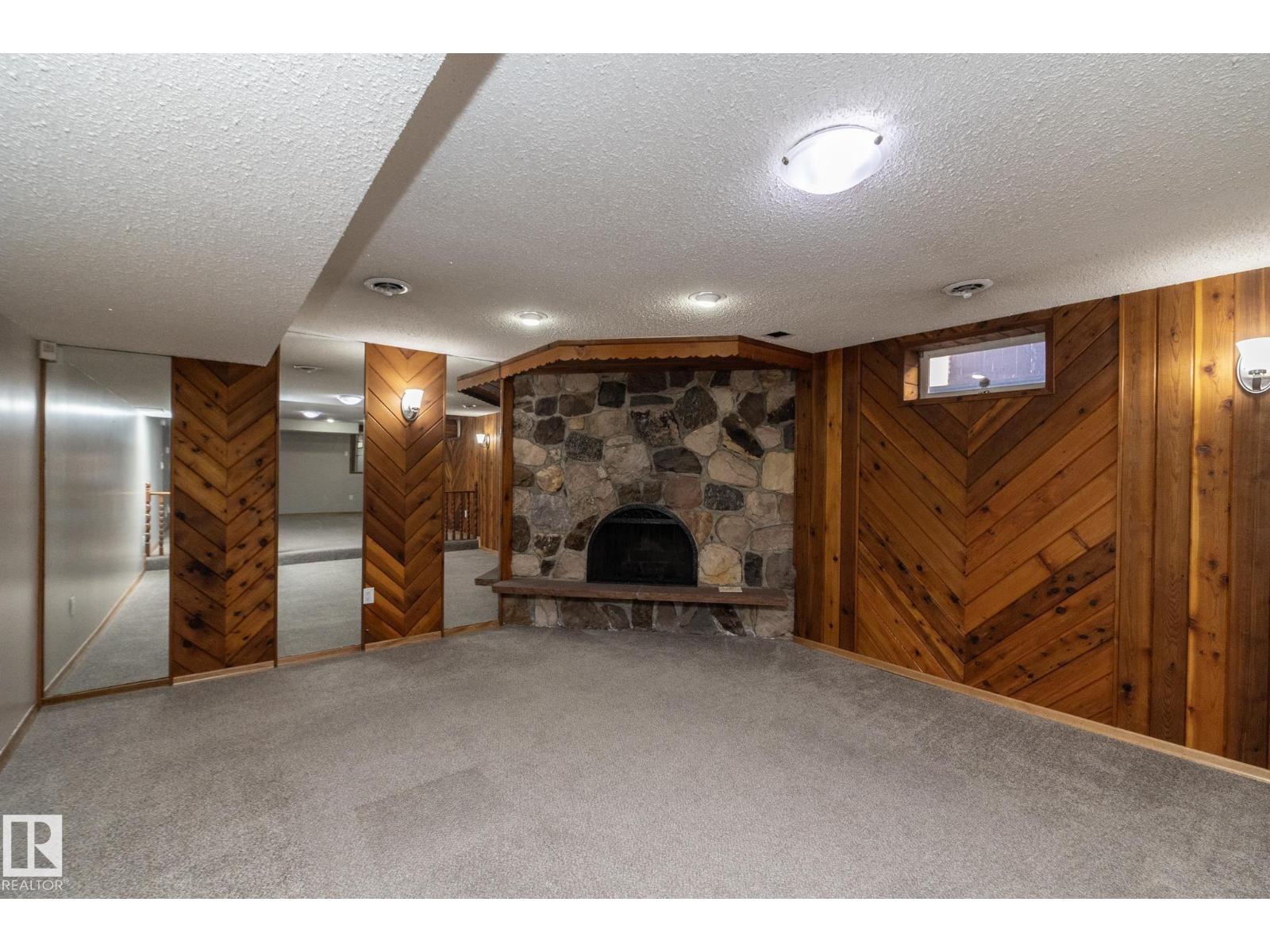 18412 82 AV NW