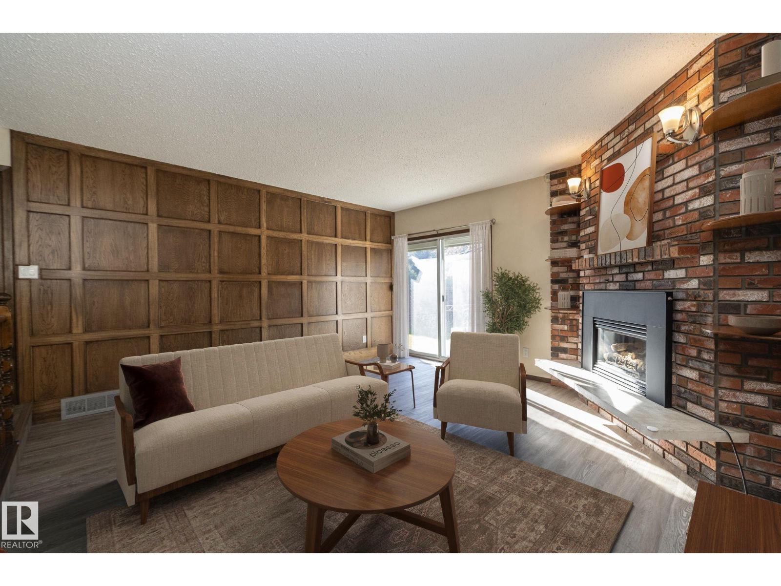 18412 82 AV NW