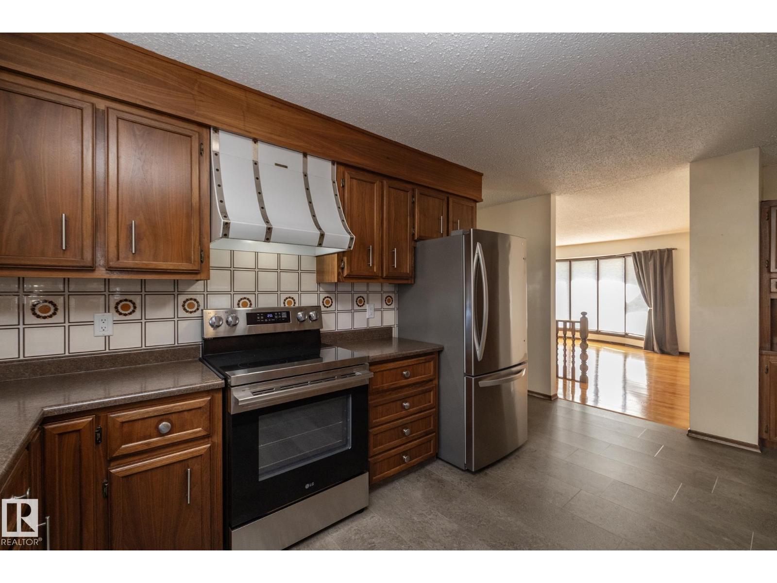 18412 82 AV NW