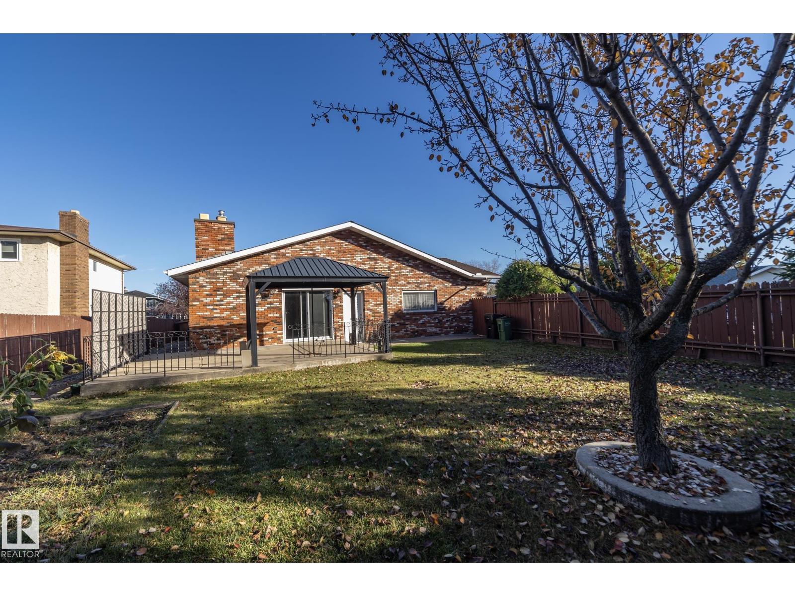 18412 82 AV NW