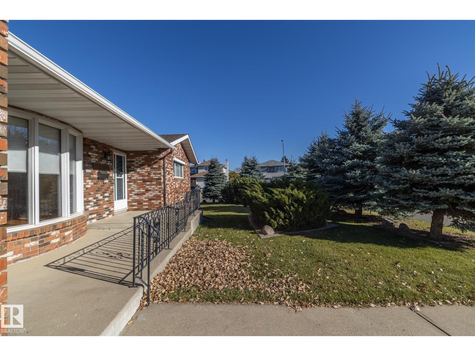 18412 82 AV NW