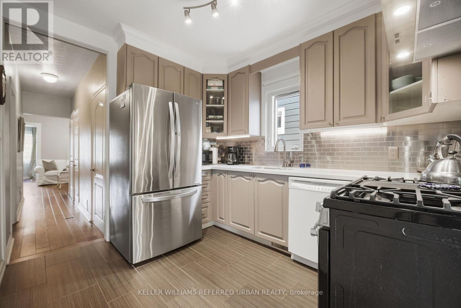 53 Bowie Avenue, Toronto, Ontario  M6E 2P4 - Photo 9 - W13853026