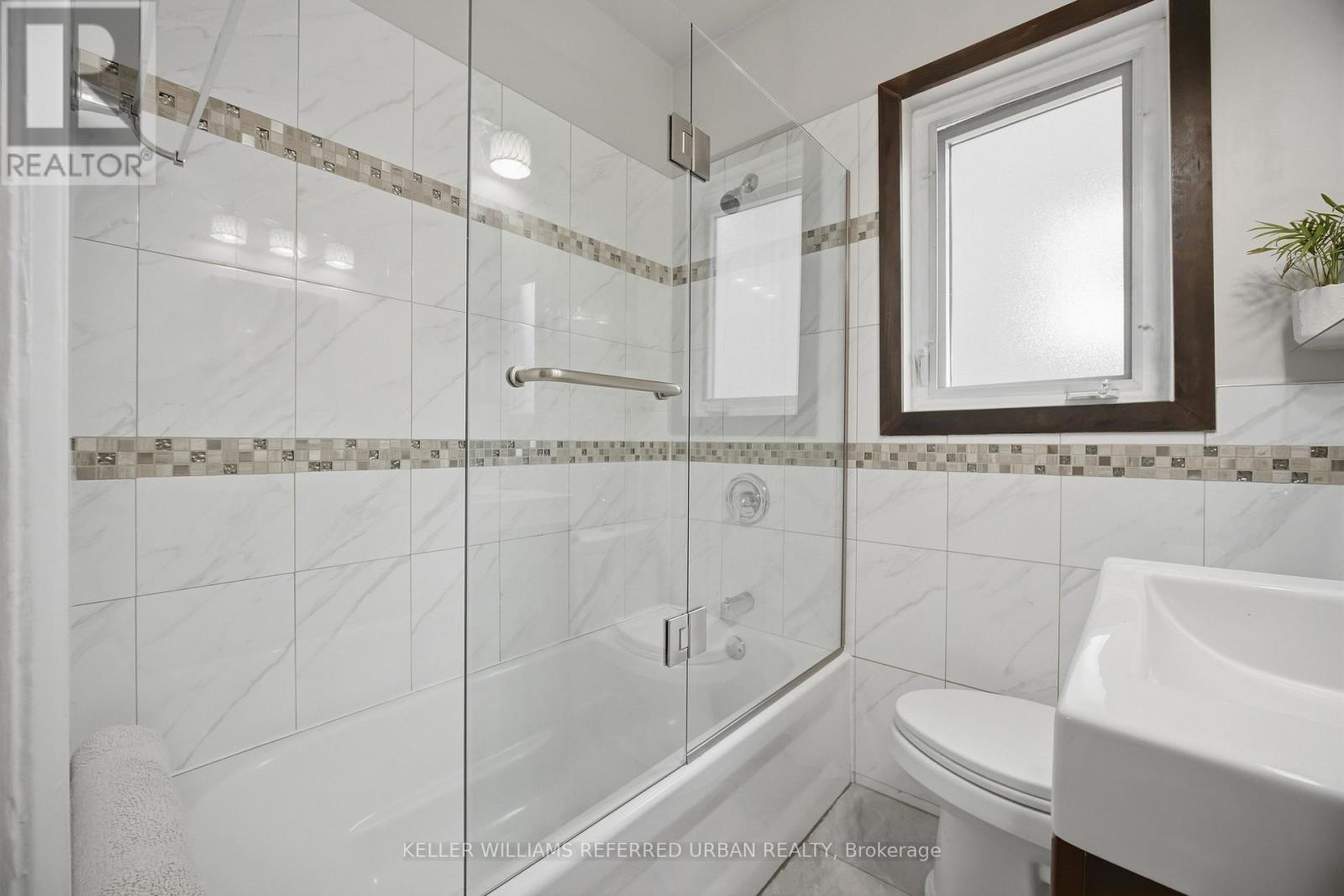 53 Bowie Avenue, Toronto, Ontario  M6E 2P4 - Photo 16 - W13853026
