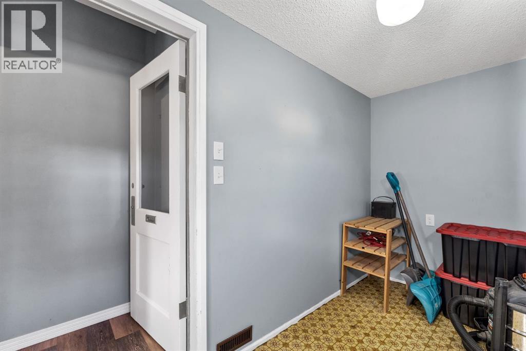 922 4 Street Se, Medicine Hat, Alberta  T1A 0M1 - Photo 5 - A2350668