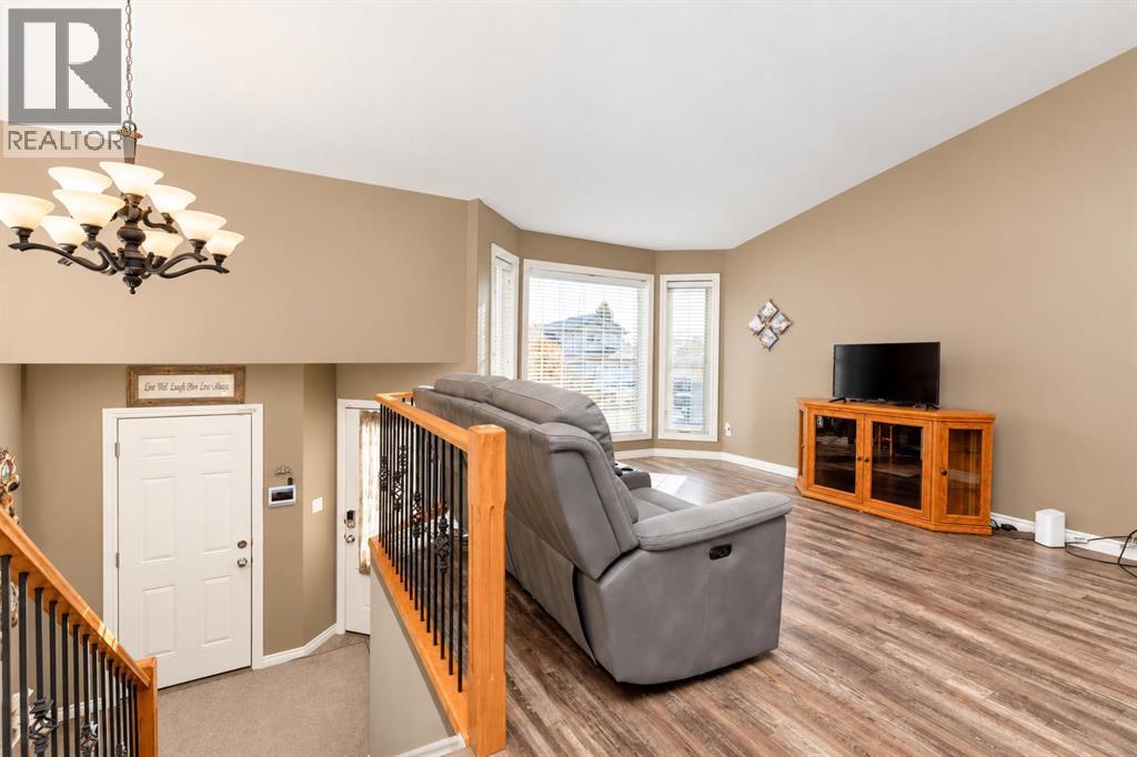 44 Isaacson Crescent, Red Deer, Alberta  T4R 3N1 - Photo 4 - A2353432