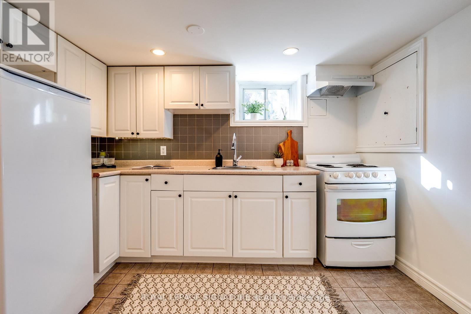 31 Davies Crescent, Toronto, Ontario  M4J 2X7 - Photo 21 - E14099680
