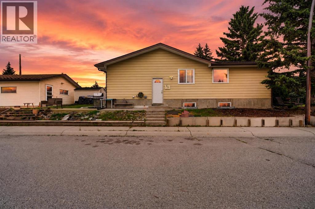 53 Queen Isabella Close SE, Calgary, Alberta