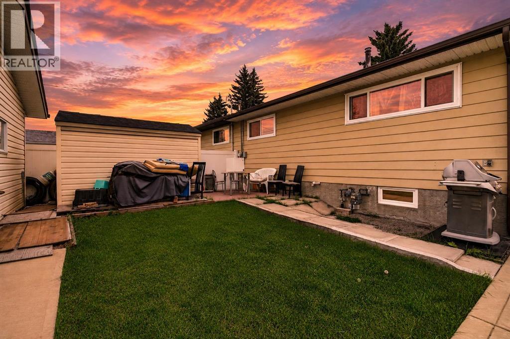 53 Queen Isabella Close SE, Calgary, Alberta  T2J 3R2 - Photo 31 - A2337468