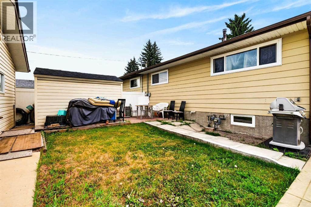 53 Queen Isabella Close SE, Calgary, Alberta  T2J 3R2 - Photo 35 - A2337468