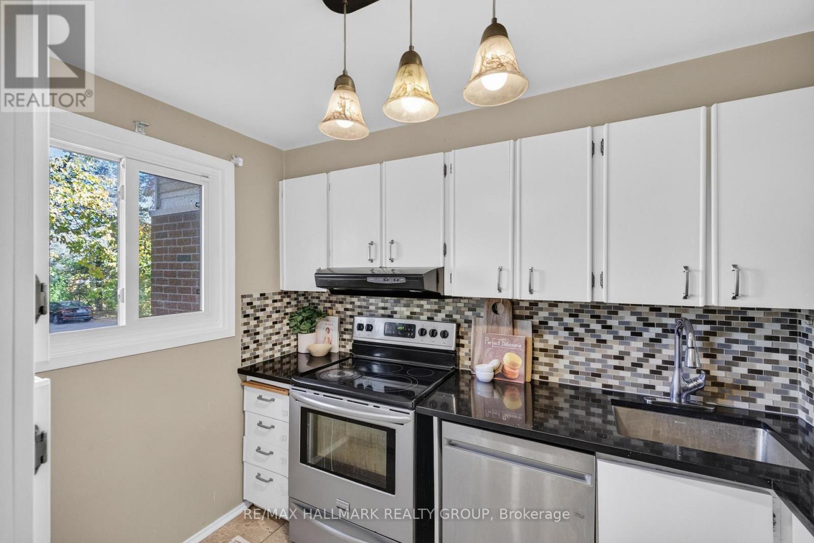 6350 Bilberry Drive, Ottawa, Ontario  K1C 4P8 - Photo 12 - X14106358
