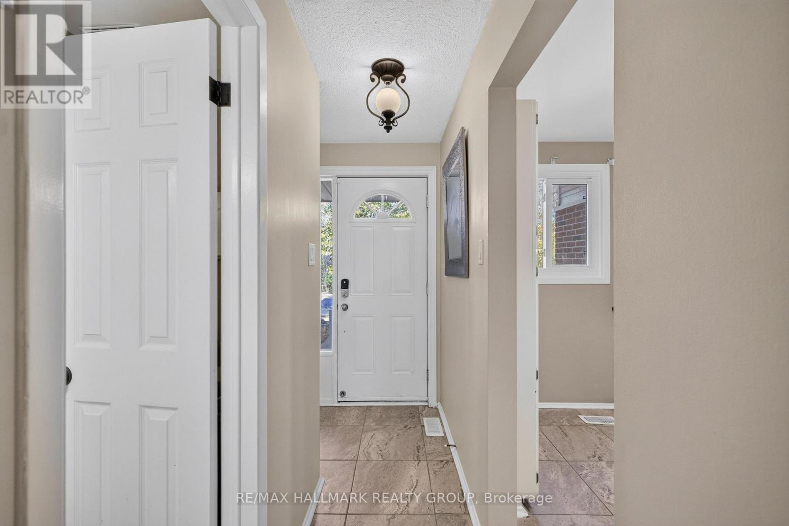 6350 Bilberry Drive, Ottawa, Ontario  K1C 4P8 - Photo 6 - X14106358
