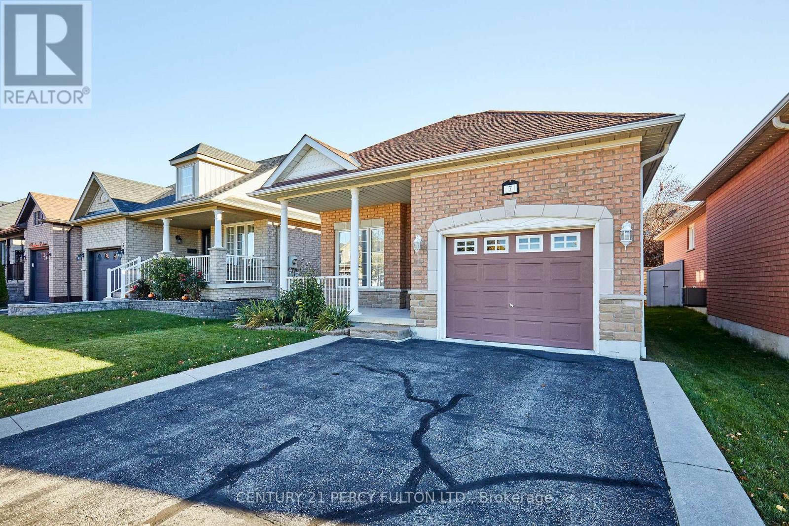 7 BRIDLEWOOD BOULEVARD, Whitby, Ontario