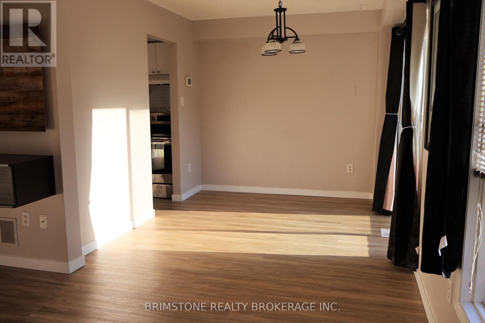 204 Pickett Crescent, Barrie (Painswick North), Ontario  L4N 8B1 - Photo 4 - S14106604