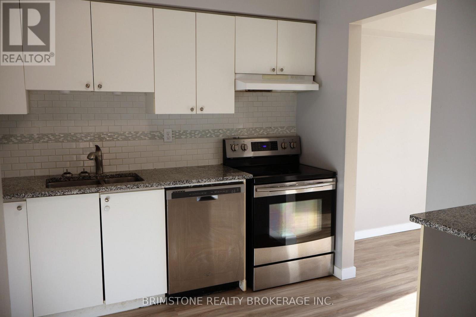 204 Pickett Crescent, Barrie (Painswick North), Ontario  L4N 8B1 - Photo 7 - S14106604