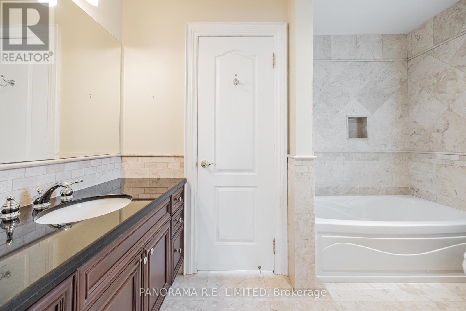 51 Mattice Avenue, Toronto (Islington-City Centre West), Ontario  M9B 1T1 - Photo 21 - W14106314