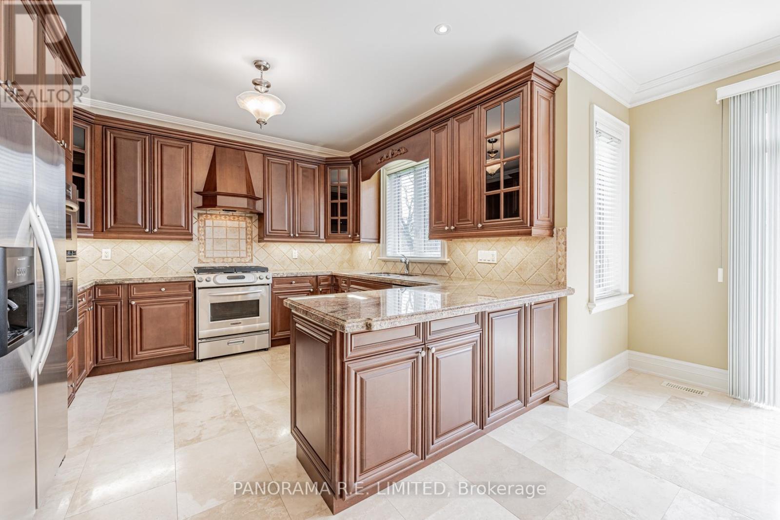 51 Mattice Avenue, Toronto (Islington-City Centre West), Ontario  M9B 1T1 - Photo 5 - W14106314