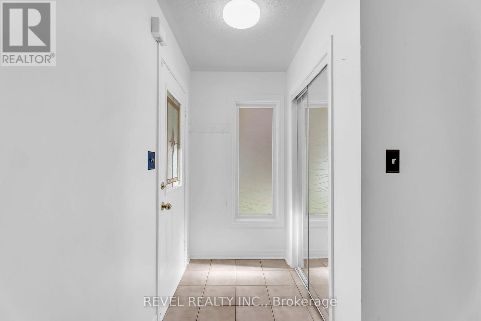 100 Pressed Brick Drive, Brampton (Brampton North), Ontario  L6V 4K4 - Photo 3 - W14106370