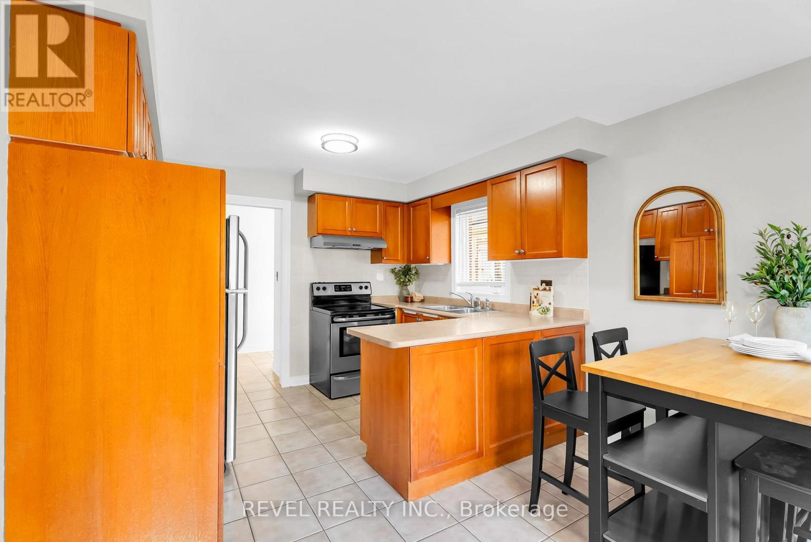 100 Pressed Brick Drive, Brampton (Brampton North), Ontario  L6V 4K4 - Photo 6 - W14106370