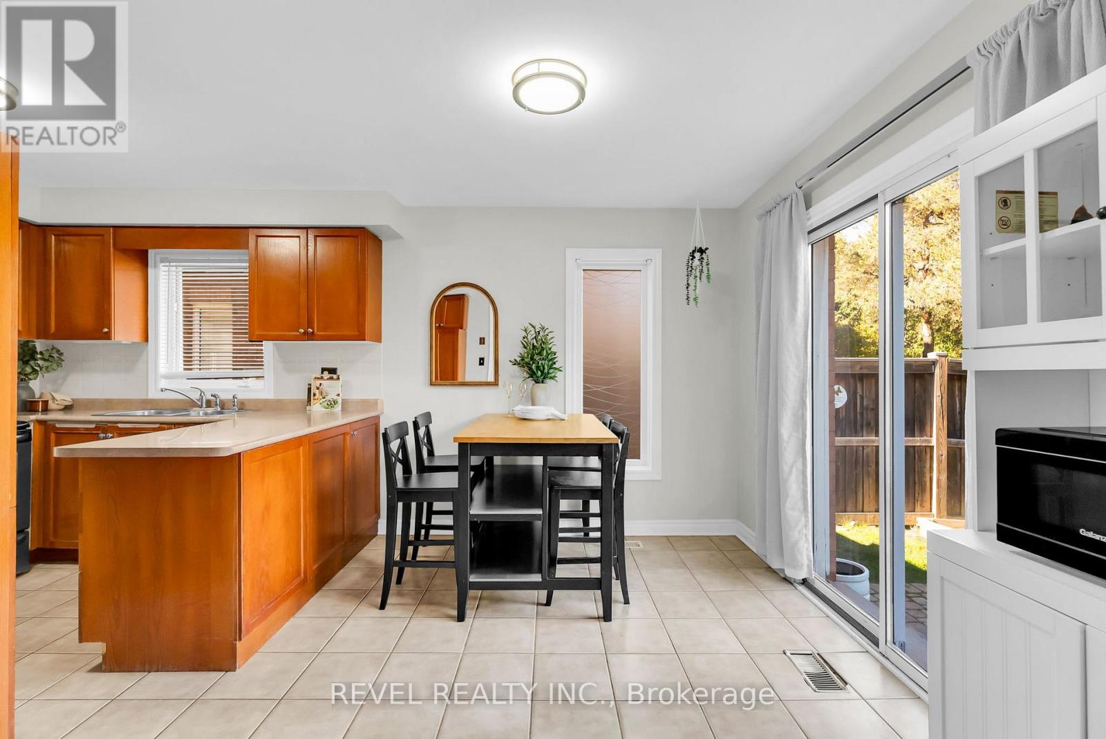 100 Pressed Brick Drive, Brampton (Brampton North), Ontario  L6V 4K4 - Photo 7 - W14106370