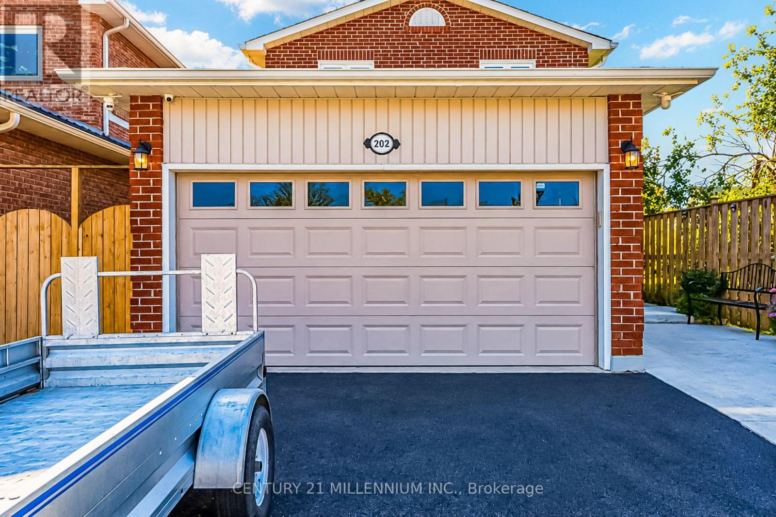 202 Bufford Drive, Brampton (Brampton South), Ontario  L6Y 3N3 - Photo 3 - W14106406