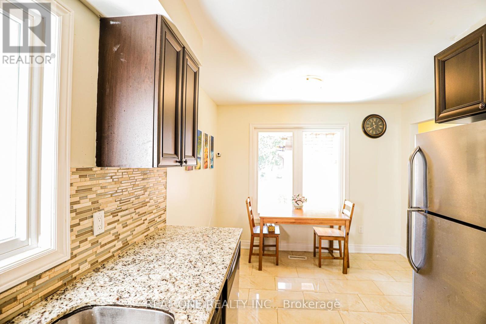 3331 Dovetail Mews, Mississauga, Ontario  L5L 5E9 - Photo 3 - W14106432