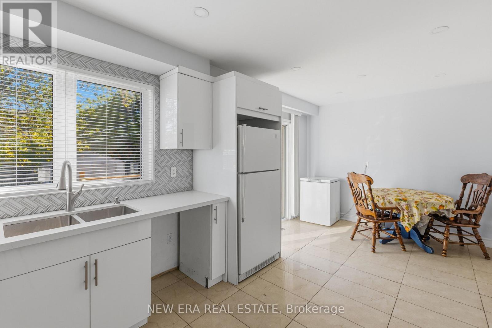 7306 Sills Road, Mississauga (Malton), Ontario  L4T 2K1 - Photo 10 - W14106496