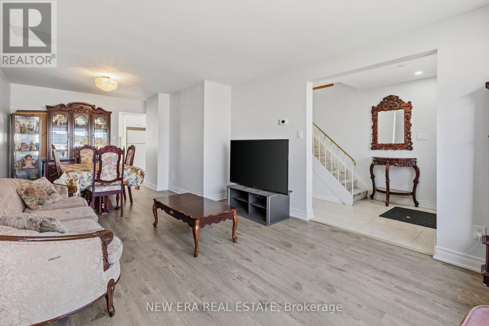 7306 Sills Road, Mississauga (Malton), Ontario  L4T 2K1 - Photo 4 - W14106496
