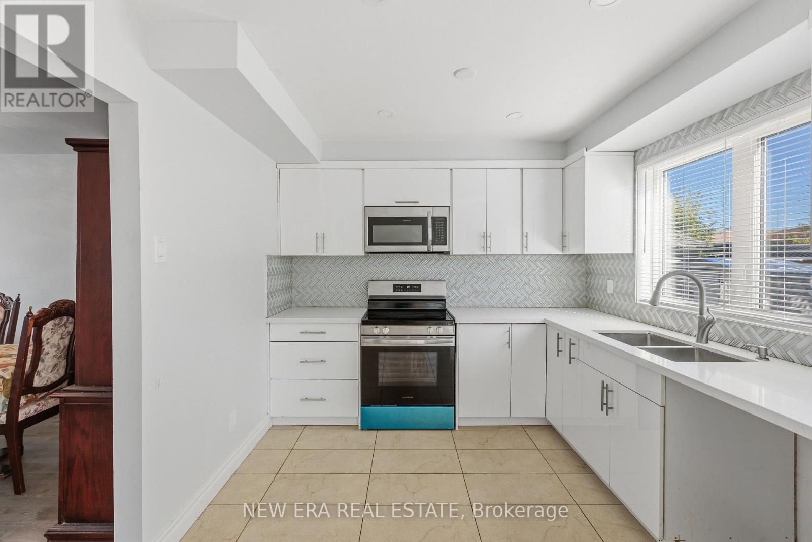 7306 Sills Road, Mississauga (Malton), Ontario  L4T 2K1 - Photo 7 - W14106496