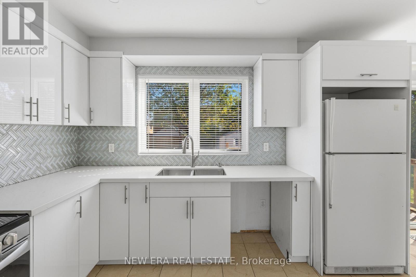 7306 Sills Road, Mississauga (Malton), Ontario  L4T 2K1 - Photo 9 - W14106496