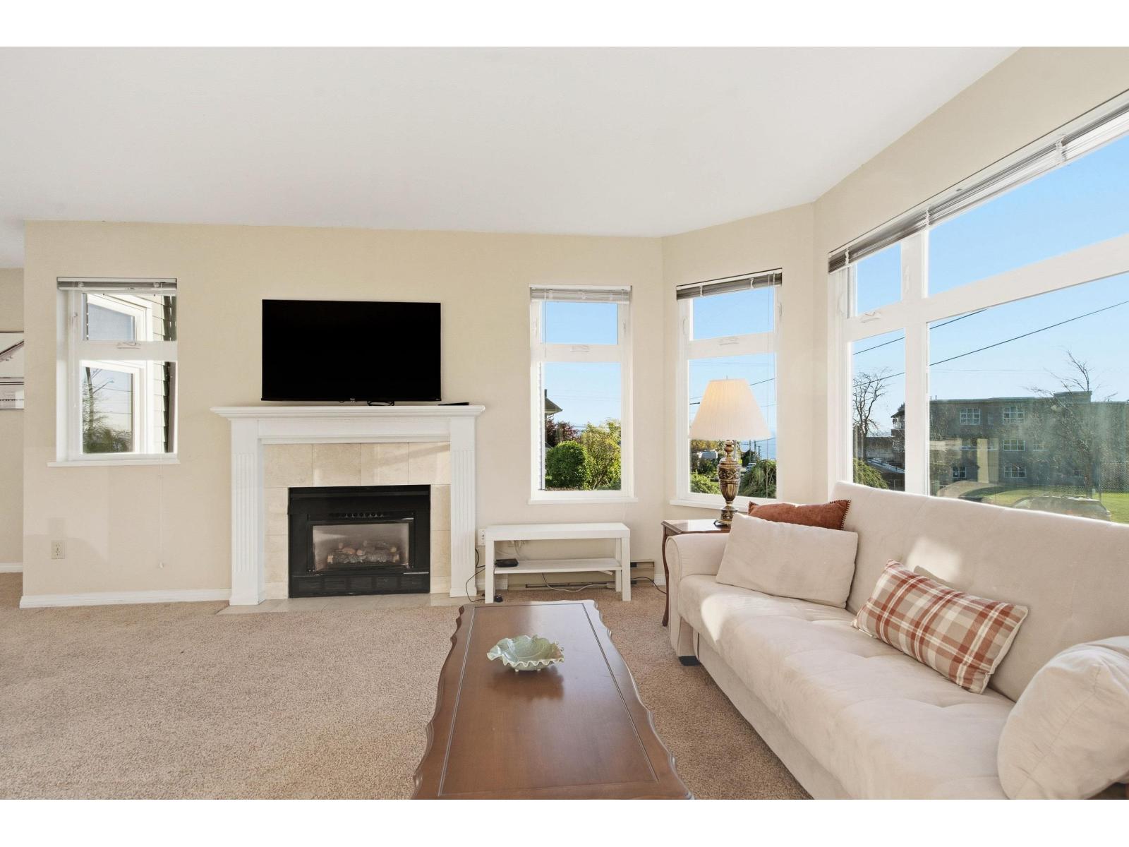 306 1220 Fir Street, White Rock, British Columbia  V4B 4B1 - Photo 2 - R3177410
