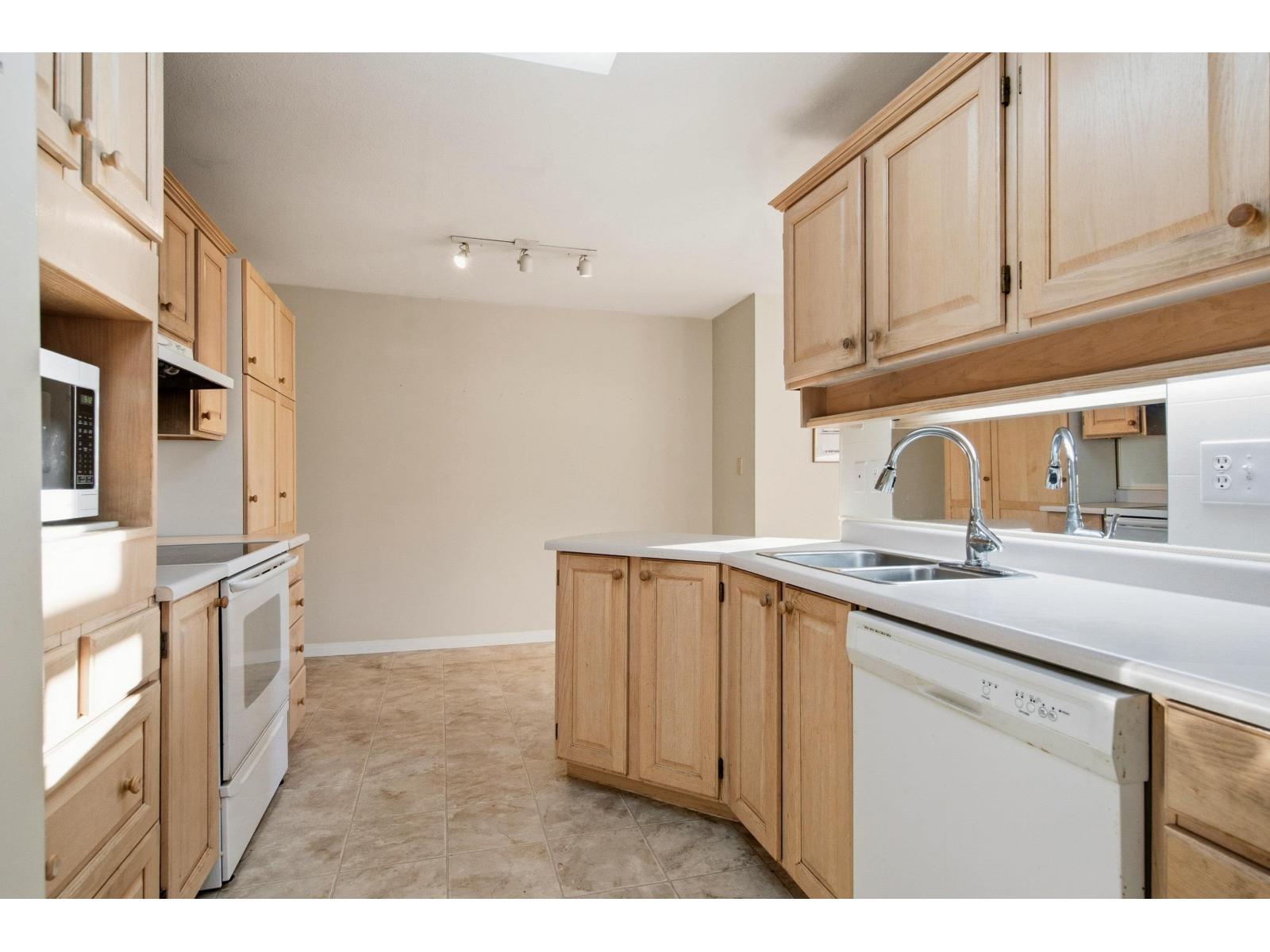 306 1220 Fir Street, White Rock, British Columbia  V4B 4B1 - Photo 12 - R3177410