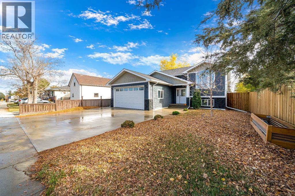 316 3 Street W