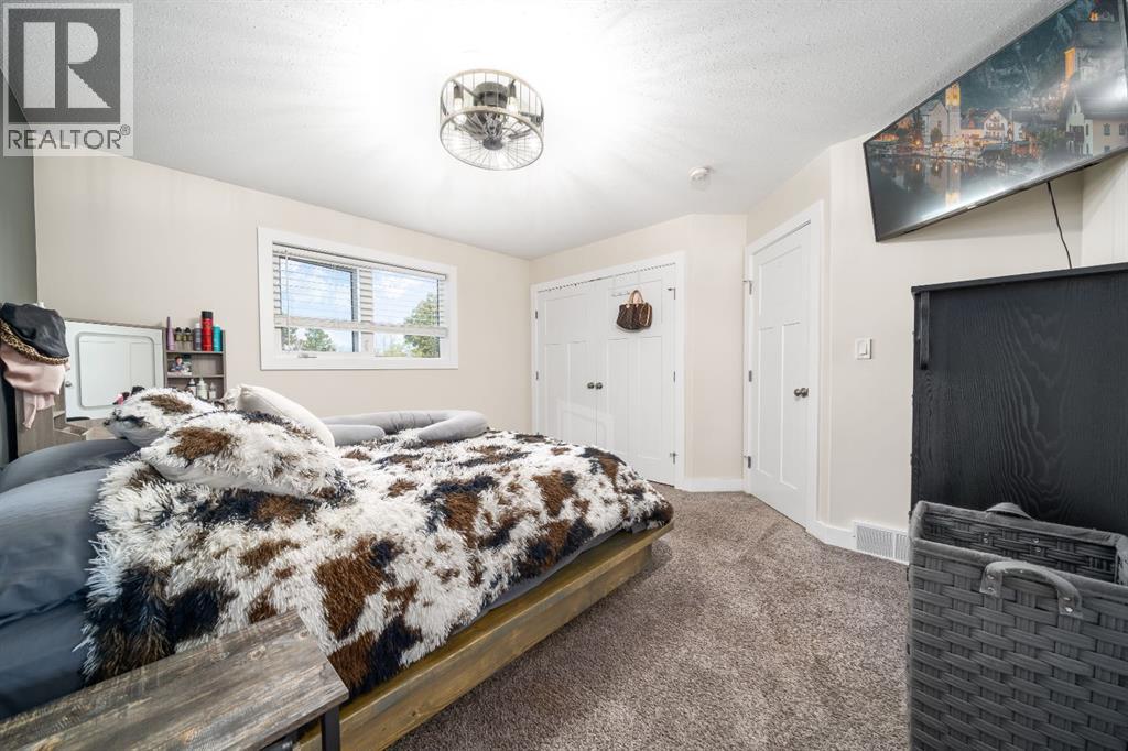 316 3 Street W