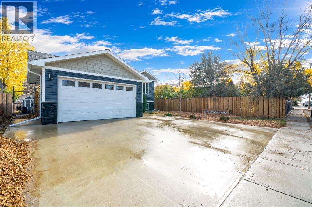 316 3 Street W
