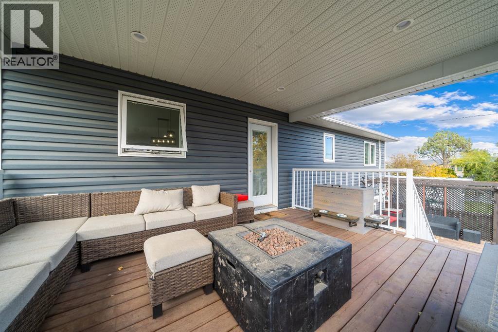 316 3 Street W