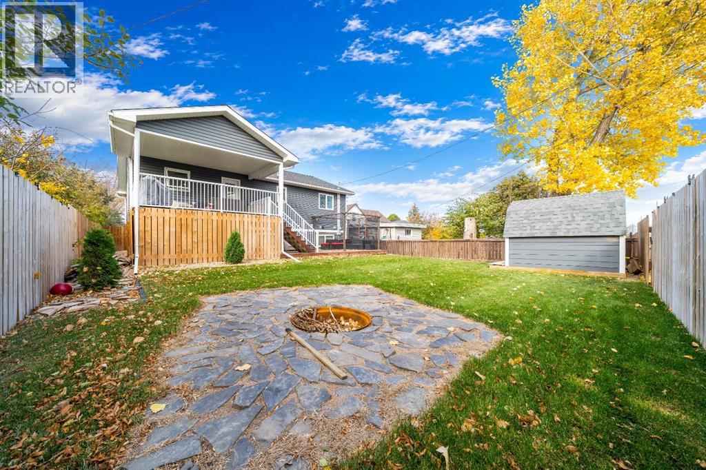 316 3 Street W