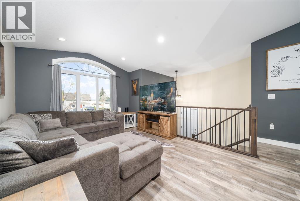 316 3 Street W